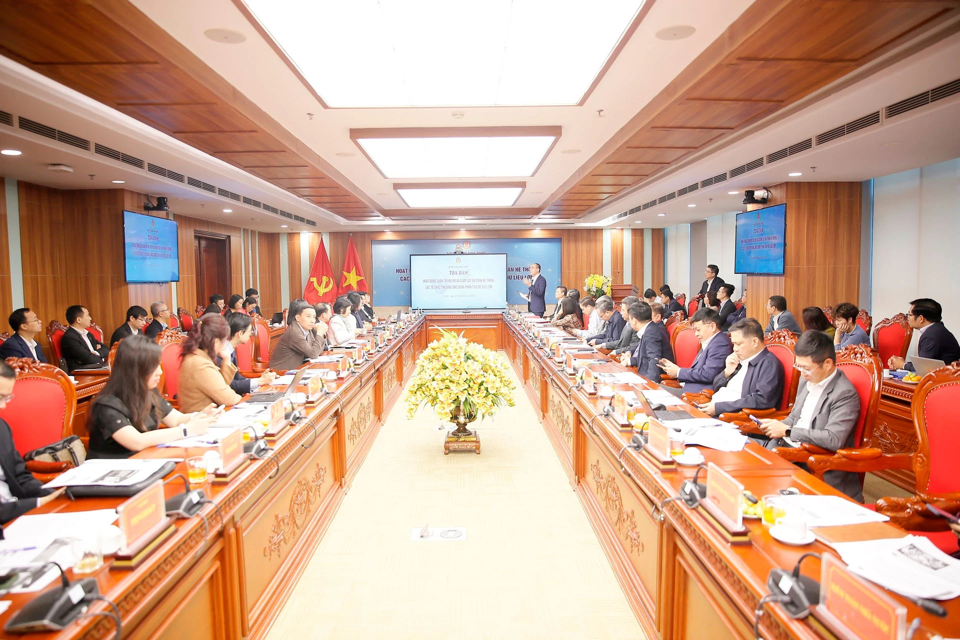 Hoạt động quản trị rủi ro và giám sát an toàn hệ thống các tổ chức tín dụng ứng dụng phân tích dữ liệu lớn